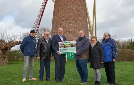 Korenmolen ontvangt donatie voor onderhoud