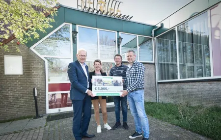 MFC It Joo ontvangt donatie tvm verzekeringen foundation 